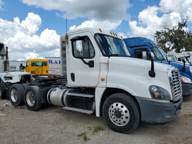  Salvage Freightliner Cascadia 1