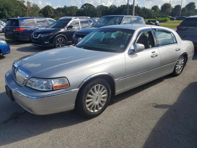  Salvage Lincoln Towncar