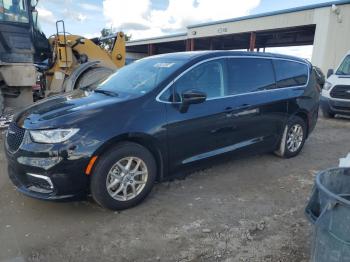  Salvage Chrysler Pacifica