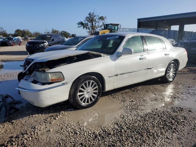  Salvage Lincoln Towncar