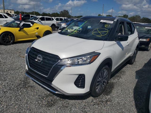  Salvage Nissan Kicks