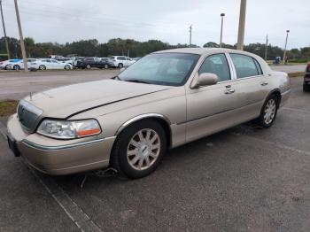  Salvage Lincoln Towncar