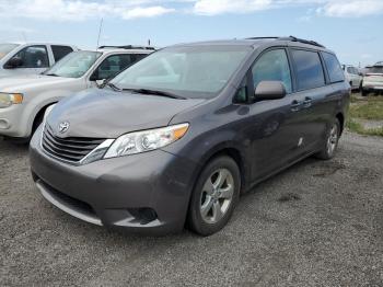  Salvage Toyota Sienna