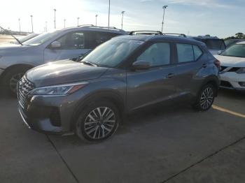  Salvage Nissan Kicks