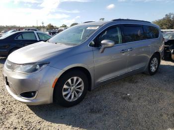  Salvage Chrysler Pacifica