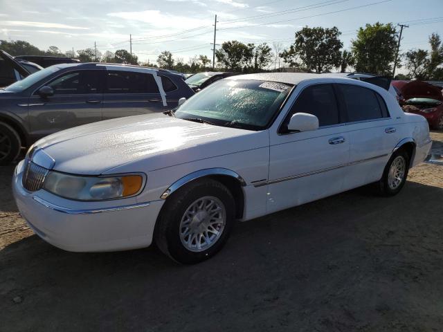  Salvage Lincoln Towncar