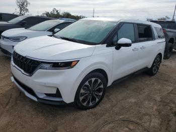  Salvage Kia Carnival