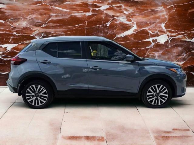  Salvage Nissan Kicks