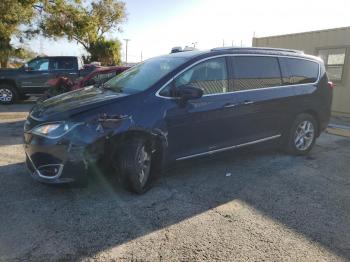  Salvage Chrysler Pacifica