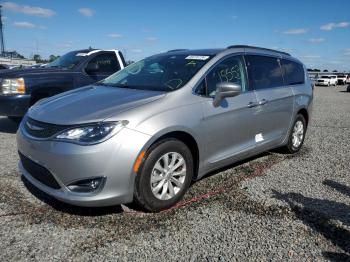  Salvage Chrysler Pacifica