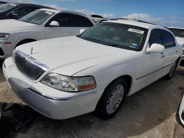  Salvage Lincoln Towncar