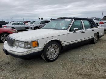  Salvage Lincoln Towncar