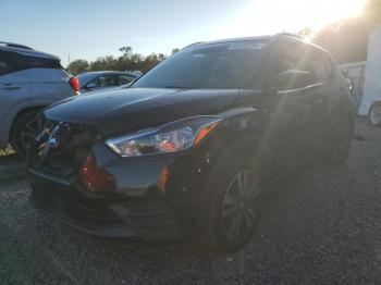  Salvage Nissan Kicks