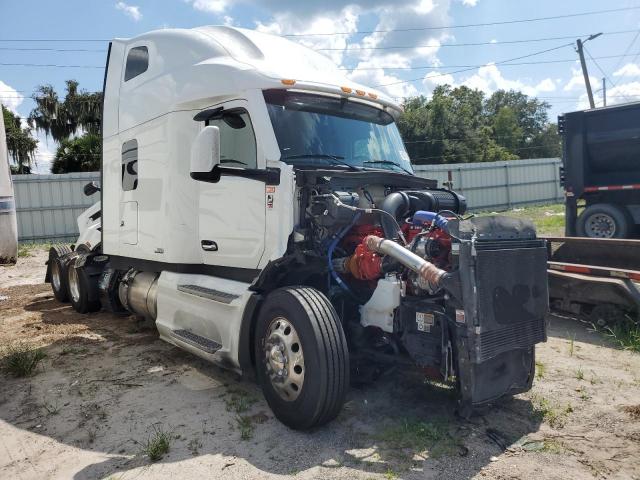  Salvage Peterbilt 579