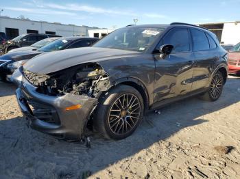  Salvage Porsche Cayenne