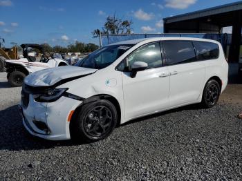  Salvage Chrysler Pacifica