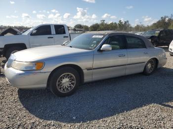  Salvage Lincoln Towncar