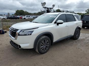  Salvage Nissan Pathfinder