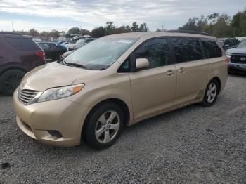  Salvage Toyota Sienna