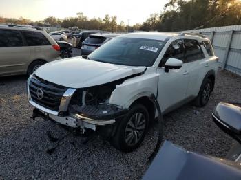  Salvage Nissan Pathfinder