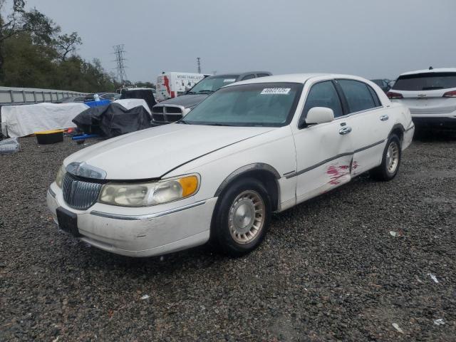  Salvage Lincoln Towncar