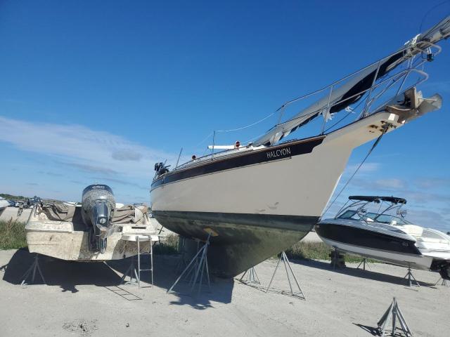  Salvage Yach Boat