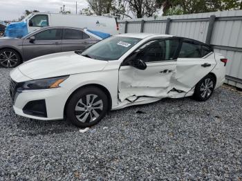  Salvage Nissan Altima