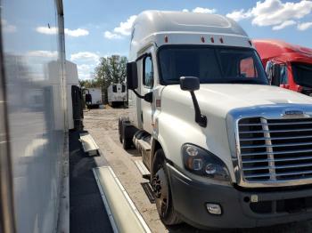  Salvage Freightliner Cascadia 1