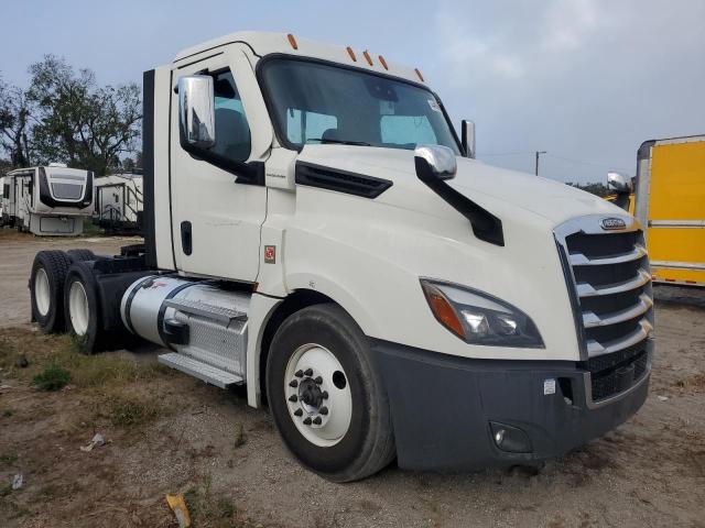  Salvage Freightliner Cascadia 1