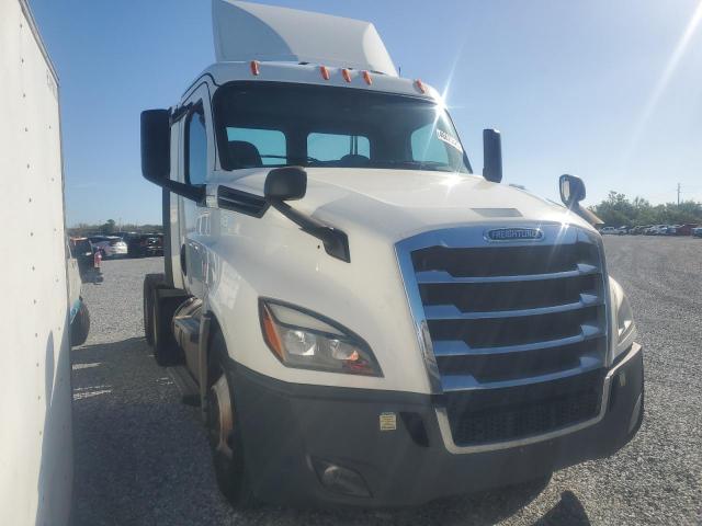  Salvage Freightliner Cascadia 1