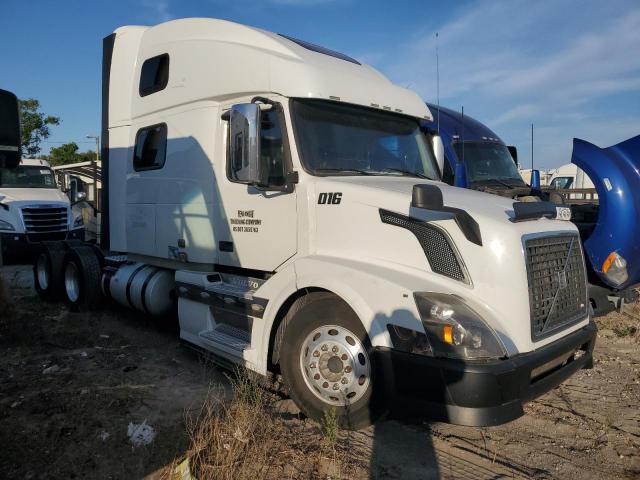  Salvage Volvo Vnl