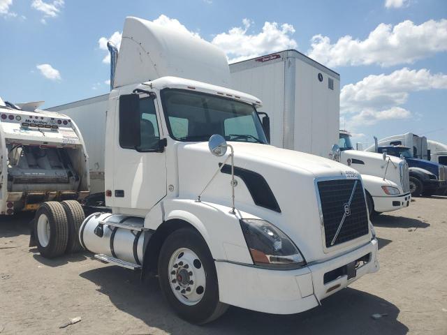  Salvage Volvo Vnl