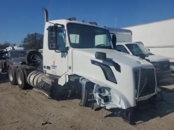  Salvage Volvo Vn
