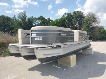  Salvage Bennington Marine Boat