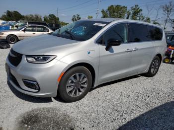  Salvage Chrysler Pacifica
