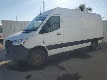  Salvage Mercedes-Benz Sprinter