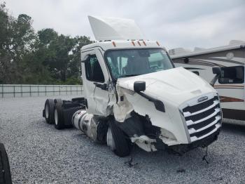  Salvage Freightliner Cascadia 1