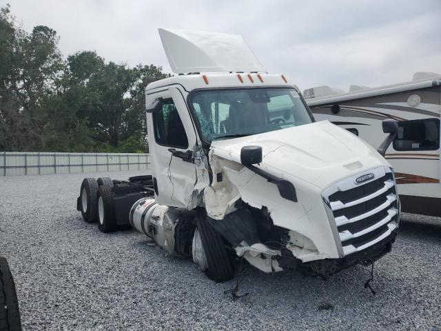  Salvage Freightliner Cascadia 1