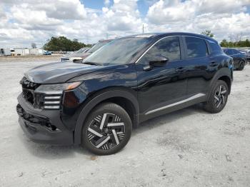  Salvage Nissan Kicks