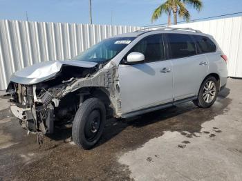  Salvage Nissan Pathfinder