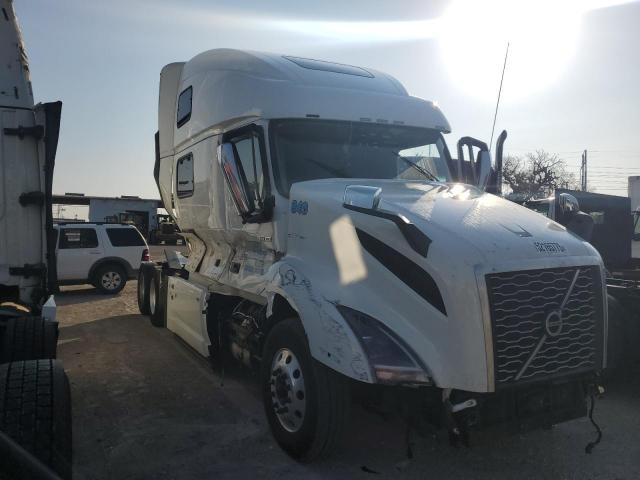  Salvage Volvo Vn