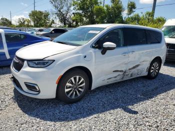  Salvage Chrysler Pacifica