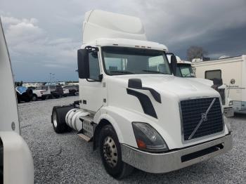  Salvage Volvo Vnl