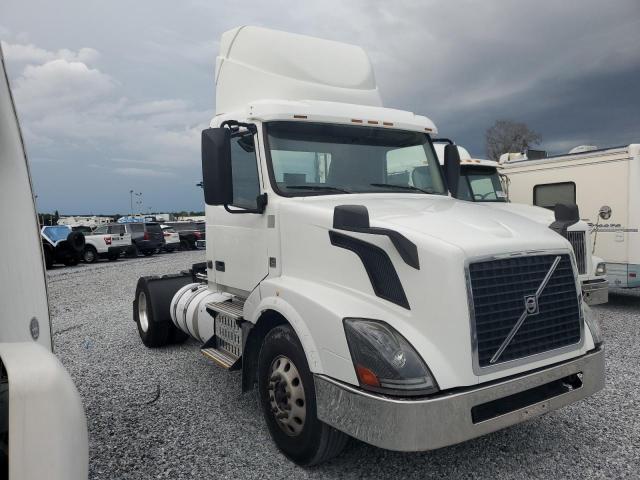  Salvage Volvo Vnl