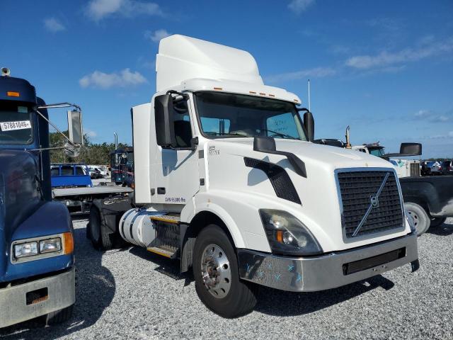  Salvage Volvo Vn