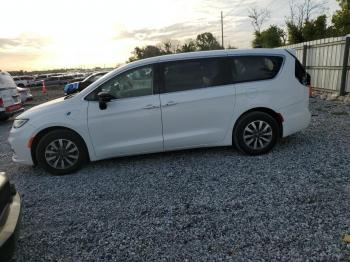  Salvage Chrysler Pacifica