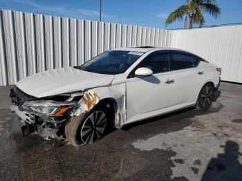  Salvage Nissan Altima