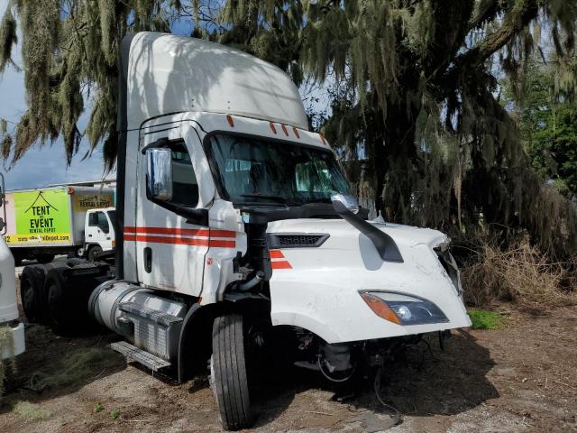  Salvage Freightliner Cascadia 1