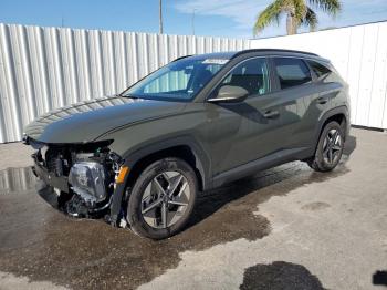  Salvage Hyundai TUCSON
