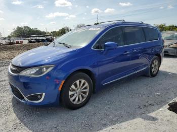  Salvage Chrysler Pacifica
